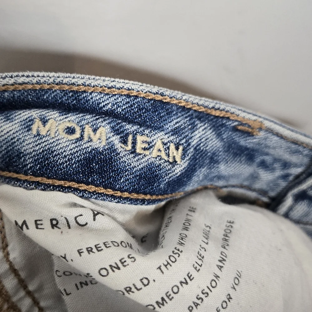 American Eagle‎ Mom Jean Distressed Long Tall womens size 2 ripped Stretch Loose